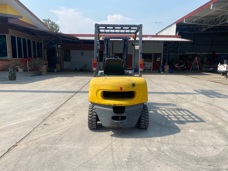 รถฟอร์คลิฟท์  KOMATSU  FD25T-14 ยก 2.5ตัน เสาสูง 3 เมตร   รถเก่านอก ติดต่อ  Line jiraroj2909