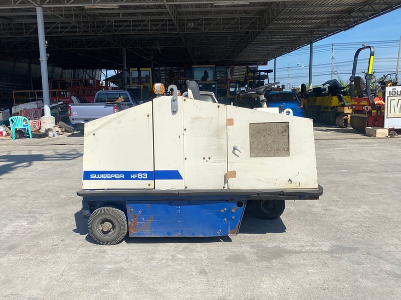 รถกวาดถนนดูดฝุ่น HOWA  HF63  รถเก่านอกนำเข้า ติดต่อ Line jiraroj2909