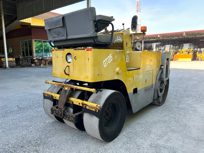 รถบดล้อหน้าเหลักล้อหลังยาง SAKAI  TG25 ขนาด 2.5 ตัน รถเก่านอกนำเข้า  ติดต่อ   Line  jiraroj2909