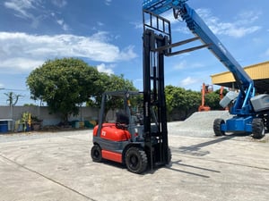 รถฟอร์คลิฟท์  TOYOTA  6FD25  ยก 2.5 ตัน เสาสูง 3เมตร  เกียร์ออโต้  รถเก่านอก ติดต่อ Line jiraroj2909