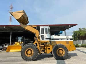 รถตักล้อยาง KOMATSU  530 เทียบเท่า WA300 บุ้งกี๋ 2.3 คิว ยกสูง 3.6 ม. รถเก่านอกนำเข้า ติดต่อ Line jiraroj2909