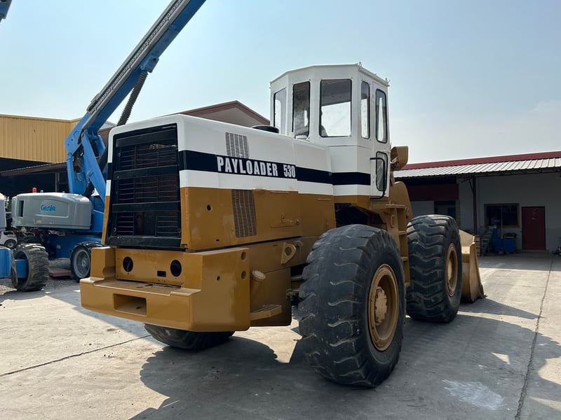 รถตักล้อยาง KOMATSU  530 เทียบเท่า WA300 บุ้งกี๋ 2.3 คิว ยกสูง 3.6 ม. รถเก่านอกนำเข้า ติดต่อ Line jiraroj2909