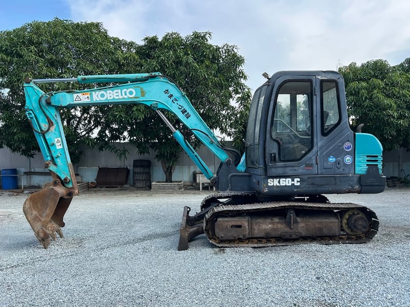 รถแบคโฮ KOBELCO SK60-C ขนาด 6 ตัน รถเก่านอกนำเข้า  ติดต่อ Line: jiraroj2909