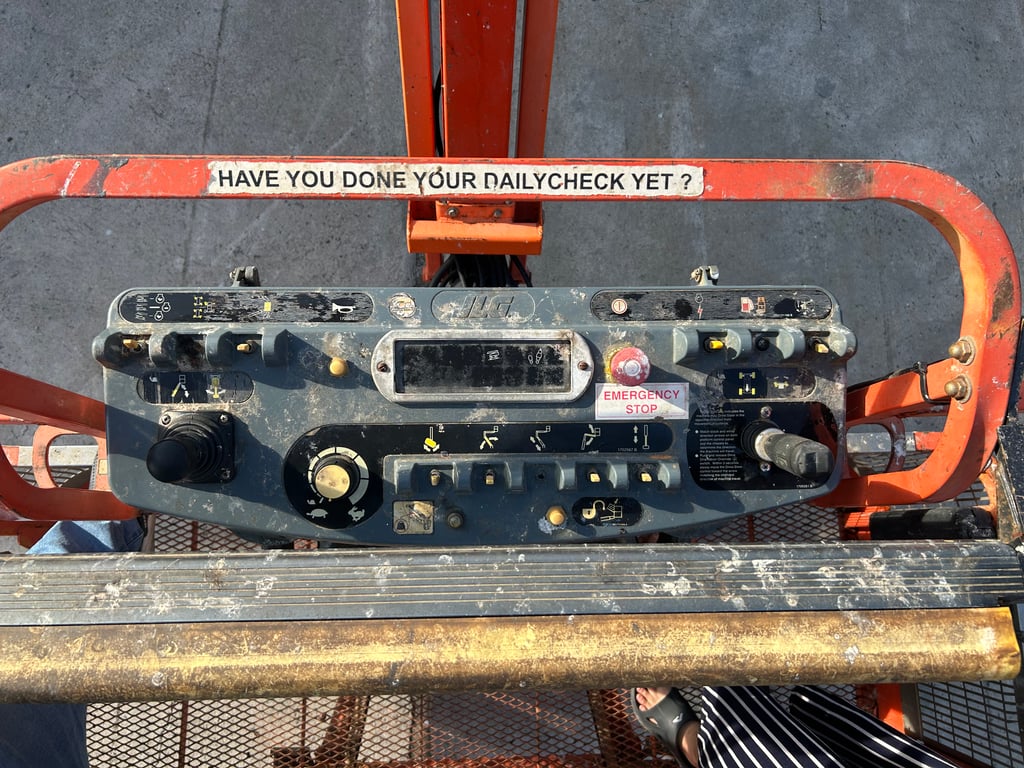 ขายรถกระเช้าบูม JLG รุ่น 450AJ ความสูง 13.7 เมตร รถเก่านอก ติดต่อ Line jiraroj2909