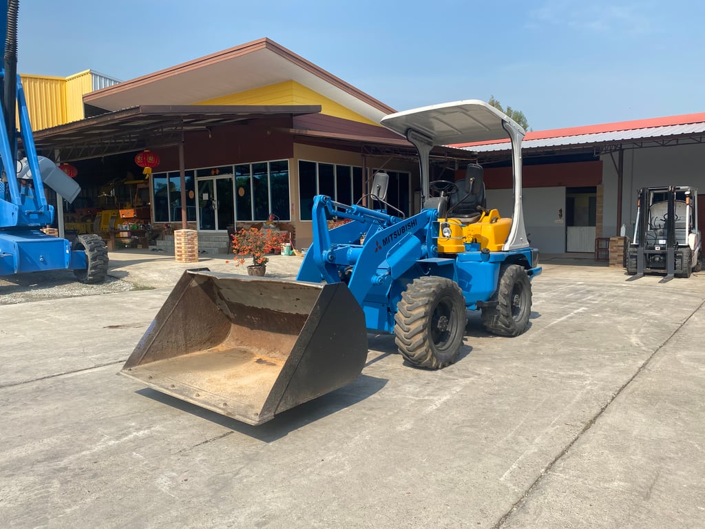 รถตักล้อยาง MITSUBISHI WS210 เทียบเท่า WA30 บุ้งกี๋ 0.7 คิว รถเก่านอกนำเข้า ติดต่อ Line jiraroj2909 รถตักล้อยาง MITSUBISHI WS210 เทียบเท่า WA30 บุ้งกี๋ 0.7 คิว รถเก่านอกนำเข้า ติดต่อ Line jiraroj2909