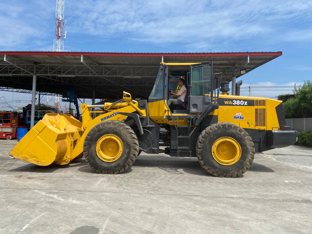 รถตักล้อยาง KOMATSU WA380-6 บุ้งกี๋ 3.4 คิว รถเก่านอกนำเข้า ติดต่อ Line jiraroj2909
