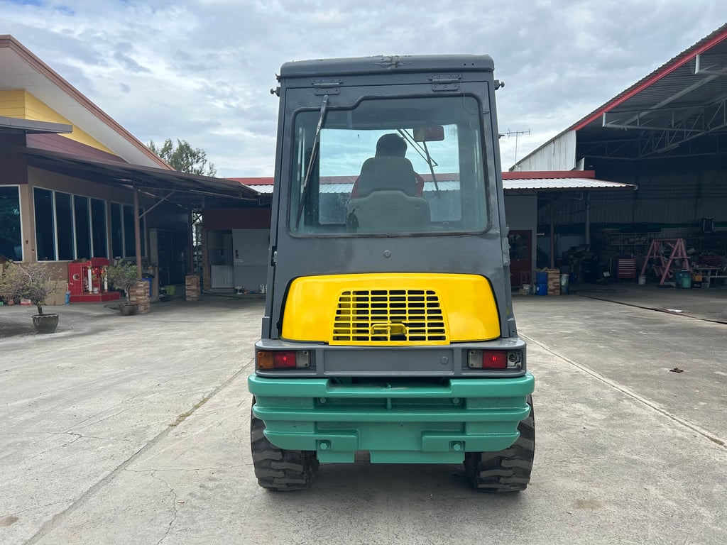 รถตักล้อยาง YANMAR V3-2 บุ้งกี๋ 0.4 คิว รถเก่านอกนำเข้า ติดต่อ Line jiraroj2909 รถตักล้อยาง YANMAR V3-2 บุ้งกี๋ 0.4 คิว รถเก่านอกนำเข้า ติดต่อ Line jiraroj2909