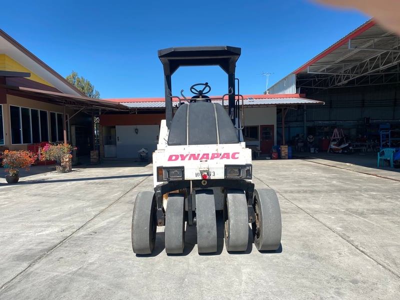 รถบดล้อยาง 9ล้อ  DYNAPAC  CP142 รถเก่านอกนำเข้า    ติดต่อ  Line jiraroj2909