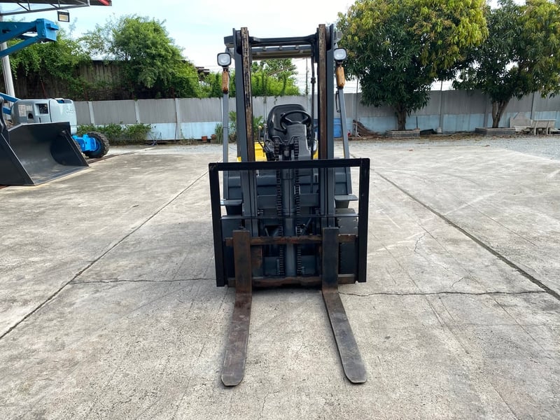 รถฟอร์คลิฟท์ TCM  FD25T3C ขนาด 2.5 ตัน ยกสูง 3 เมตร รถเก่านอกนำเข้า ติดต่อ Line jiraroj2909