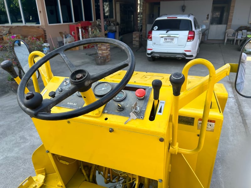 รถบดสั่นสะเทือนล้อเหล็ก SAKAI  SW350 หนัก 2.5 ตัน รถเก่านอก ติดต่อ Line  jiraroj2909