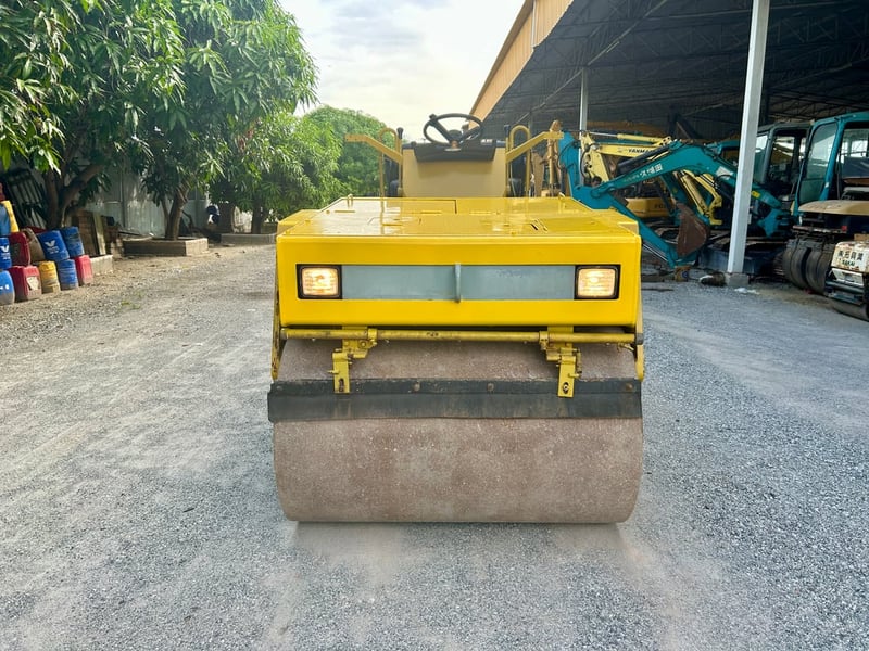 รถบดล้อหน้าเหล็กล้อหลังยาง 4 เส้น SAKAI TW500    ติดต่อ Line  jiraroj2909