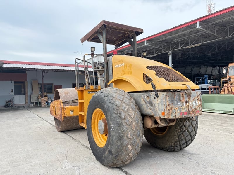 รถบดสั่นสะเทือน VOLVO SD110 ขนาด 11 ตัน   รถเก่านอกนำเข้า ติดต่อ  Line jiraroj2909