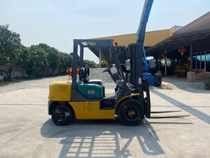 รถฟอร์คลิฟท์  KOMATSU  FD25T-14 ยก 2.5ตัน เสาสูง 3 เมตร   รถเก่านอก ติดต่อ  Line jiraroj2909
