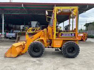 รถตักล้อยาง TOYOTA SDT8 บุ้งกี๋ 0.4 คิว  รถเก่านอกนำเข้า ติดต่อ Line jiraroj2909