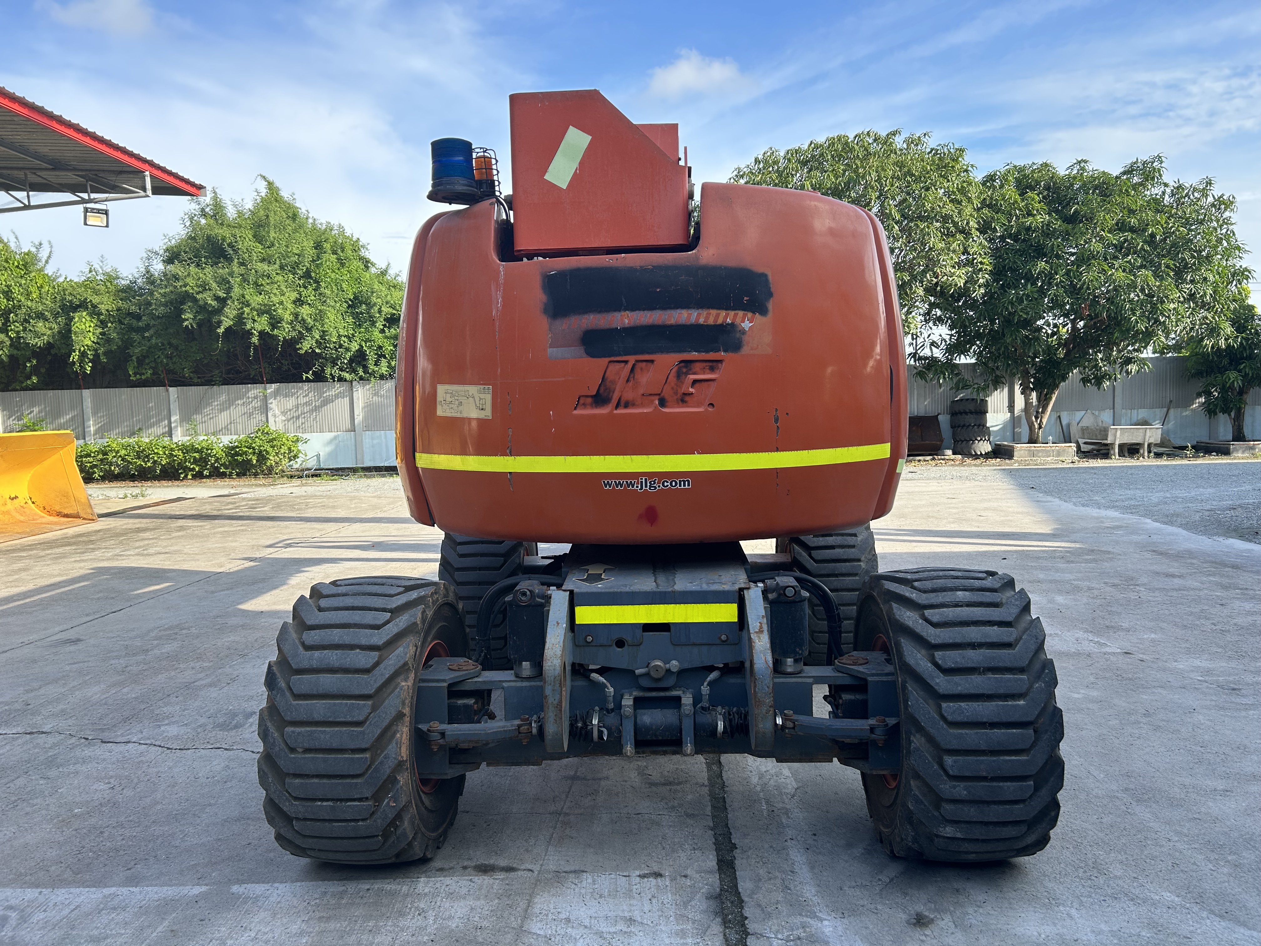 ขายรถกระเช้าบูม JLG รุ่น 450AJ ความสูง 13.7 เมตร รถเก่านอก ติดต่อ Line jiraroj2909