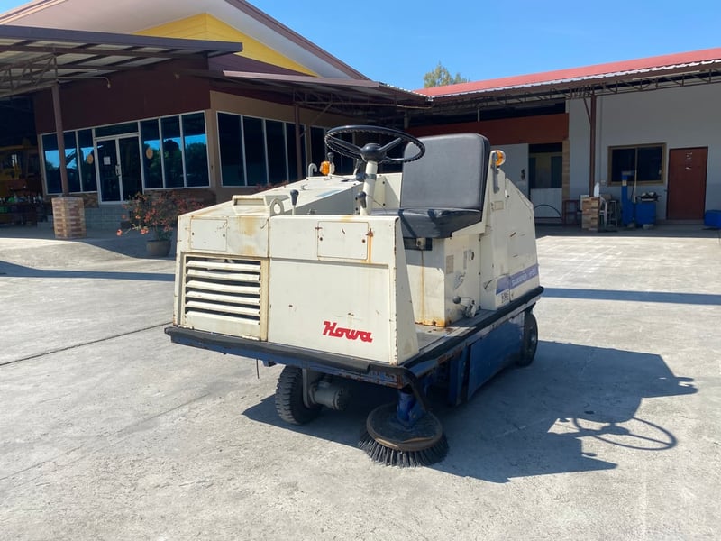 รถกวาดถนนดูดฝุ่น HOWA  HF63  รถเก่านอกนำเข้า ติดต่อ Line jiraroj2909