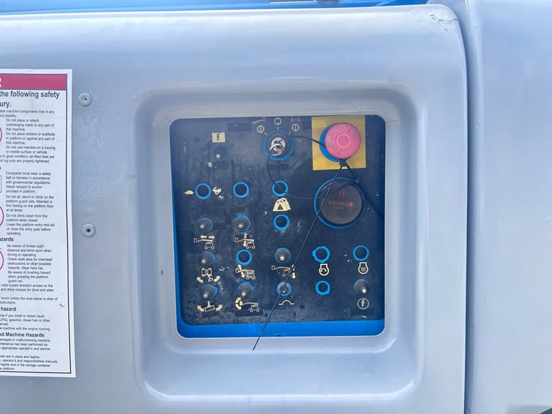 ขายรถกระเช้าไฟฟ้าบูมลิฟท์ GENIE  Z45-25 ความสูง 13.8 เมตร รถเก่านอก ติดต่อ Line jiraroj2909