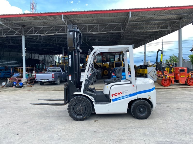 รถฟอร์คลิฟท์ TCM ขนาด 3ตัน รุ่น FD30T3 ยกสูง 4เมตร รถเก่านอกนำเข้า ติดต่อ Line jiraroj2909
