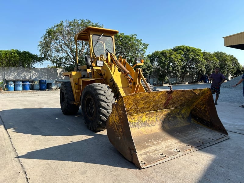 รถตักล้อยาง TOYOTA SDT15 บุ้งกี๋ 1.3 คิว  รถเก่านอกนำเข้า ติดต่อ Line jiraroj2909