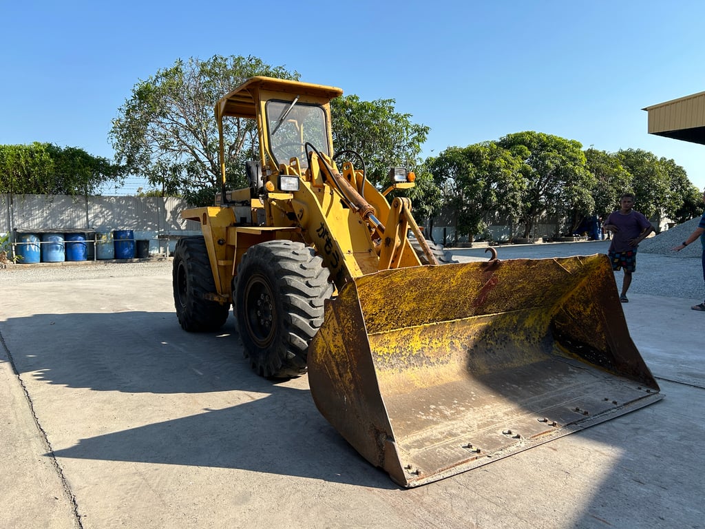 รถตักล้อยาง TOYOTA SDT15 บุ้งกี๋ 1.3 คิว  รถเก่านอกนำเข้า ติดต่อ Line jiraroj2909