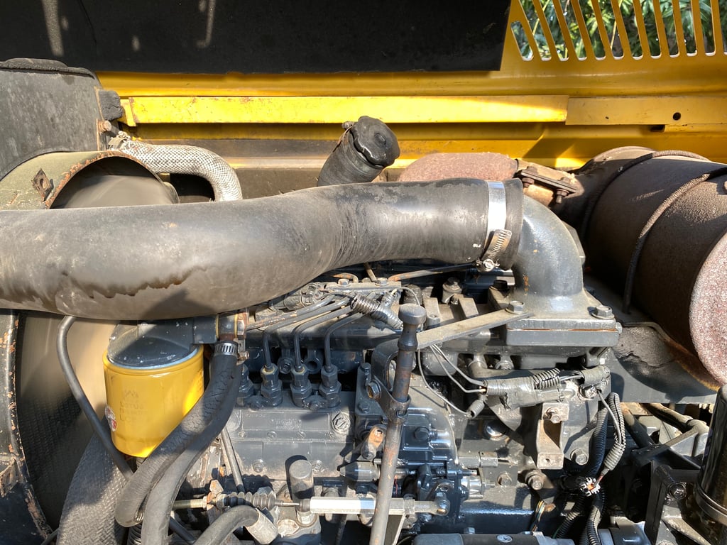 รถแบคโฮ KOMATSU PC60-7 ขนาด 6 ตัน มีหัวกระแทกและบุ้งกี๋ ติดต่อ Line  jiraroj2909