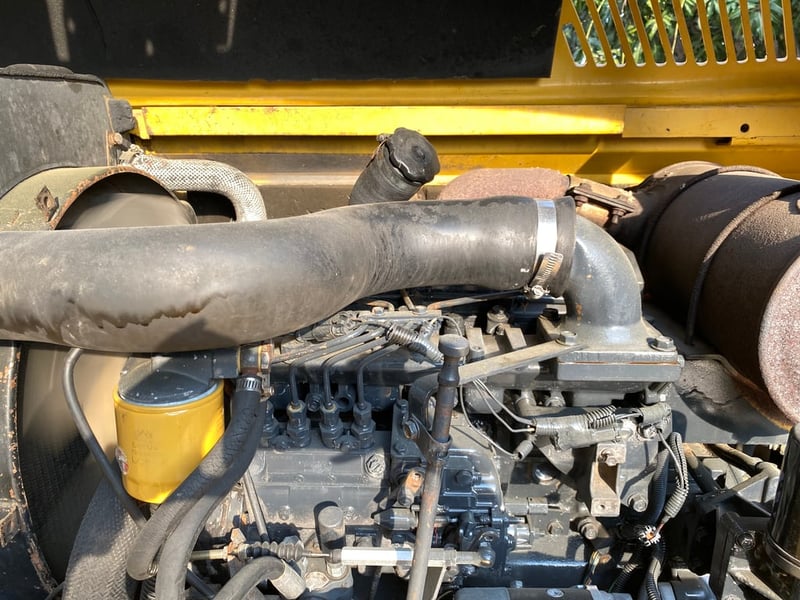 รถแบคโฮ KOMATSU PC60-7 ขนาด 6 ตัน มีหัวกระแทกและบุ้งกี๋ ติดต่อ Line  jiraroj2909