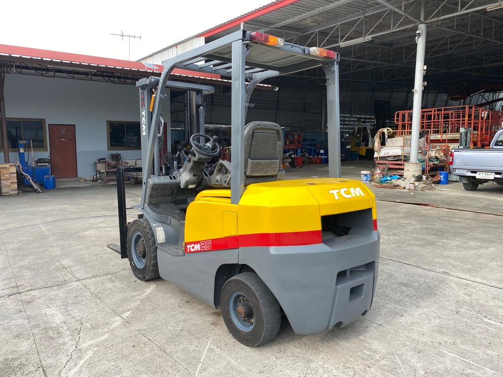 รถฟอร์คลิฟท์TCM  FD25T3C ขนาด 2.5ตัน   ยกสูง 3เมตร รถเก่านอกนำเข้า ติดต่อ Line jiraroj2909