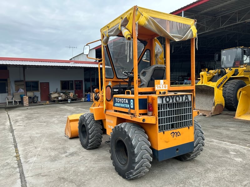 รถตักล้อยาง TOYOTA SDT8 บุ้งกี๋ 0.4 คิว  รถเก่านอกนำเข้า ติดต่อ Line jiraroj2909