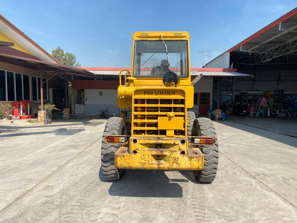 รถตักล้อยาง KOMATSU  JH30B บุ้งกี๋ 1คิว   รถเก่านอกนำเข้า ติดต่อ Line jiraroj2909