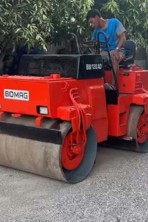 รถบดสั่นสะเทือน BOMAG BW120AD ขนาด 3 ตัน รถเก่านอกนำเข้า   ติดต่อ Line  jiraroj2909