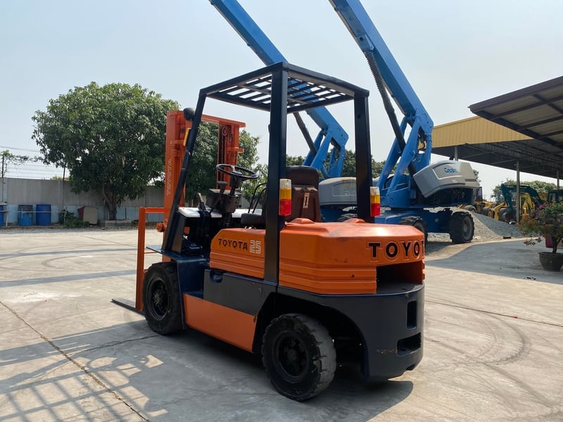 รถฟอร์คลิฟท์  TOYOTA 02-5FD25  ยก 2.5 ตัน เสาสูง 3เมตร ติดต่อ  Line jiraroj2909