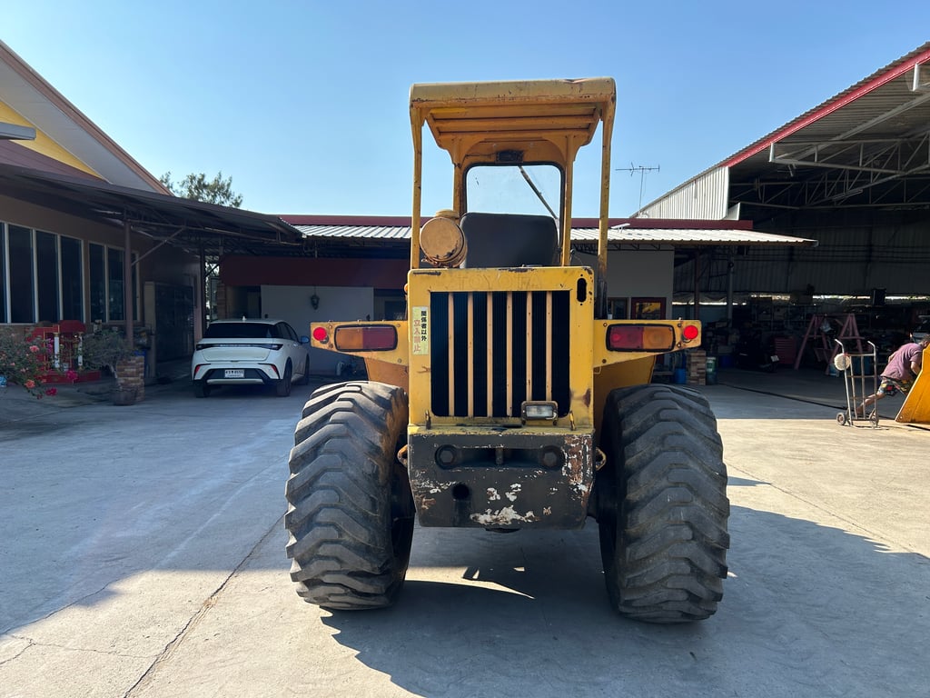 รถตักล้อยาง TOYOTA SDT15 บุ้งกี๋ 1.3 คิว รถเก่านอกนำเข้า ติดต่อ Line jiraroj2909 รถตักล้อยาง TOYOTA SDT15 บุ้งกี๋ 1.3 คิว รถเก่านอกนำเข้า ติดต่อ Line jiraroj2909