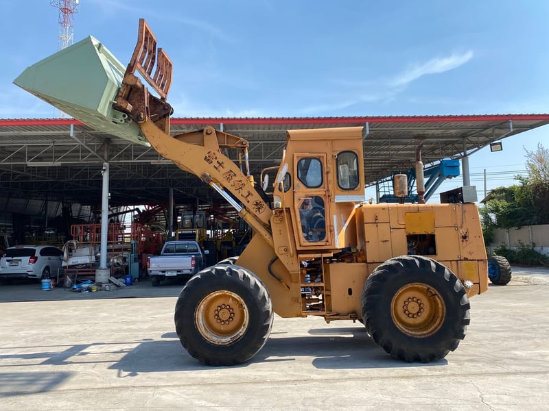 รถตักล้อยาง KOMATSU  510 กรองคู่ บุ้งกี๋ 1คิว รถเก่านอกนำเข้า ติดต่อ  Line jiraroj2909