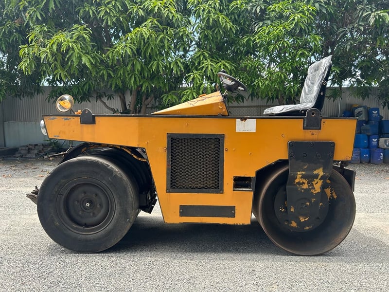 รถบด BOMAG BW102AC ขนาด 2.5 ตัน รถเก่านอกนำเข้า   ติดต่อ Line  jiraroj2909