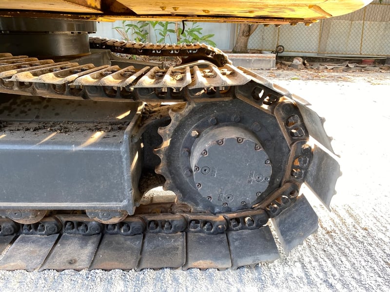 รถแบคโฮ KOMATSU PC60-7 ขนาด 6 ตัน มีหัวกระแทกและบุ้งกี๋ ติดต่อ Line  jiraroj2909