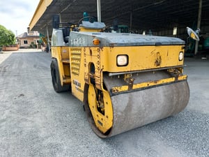 รถบดล้อหน้าเหล็กล้อหลังยาง SAKAI TW500W-1 หนัก 4 ตัน ติดต่อ Line jiraroj2909