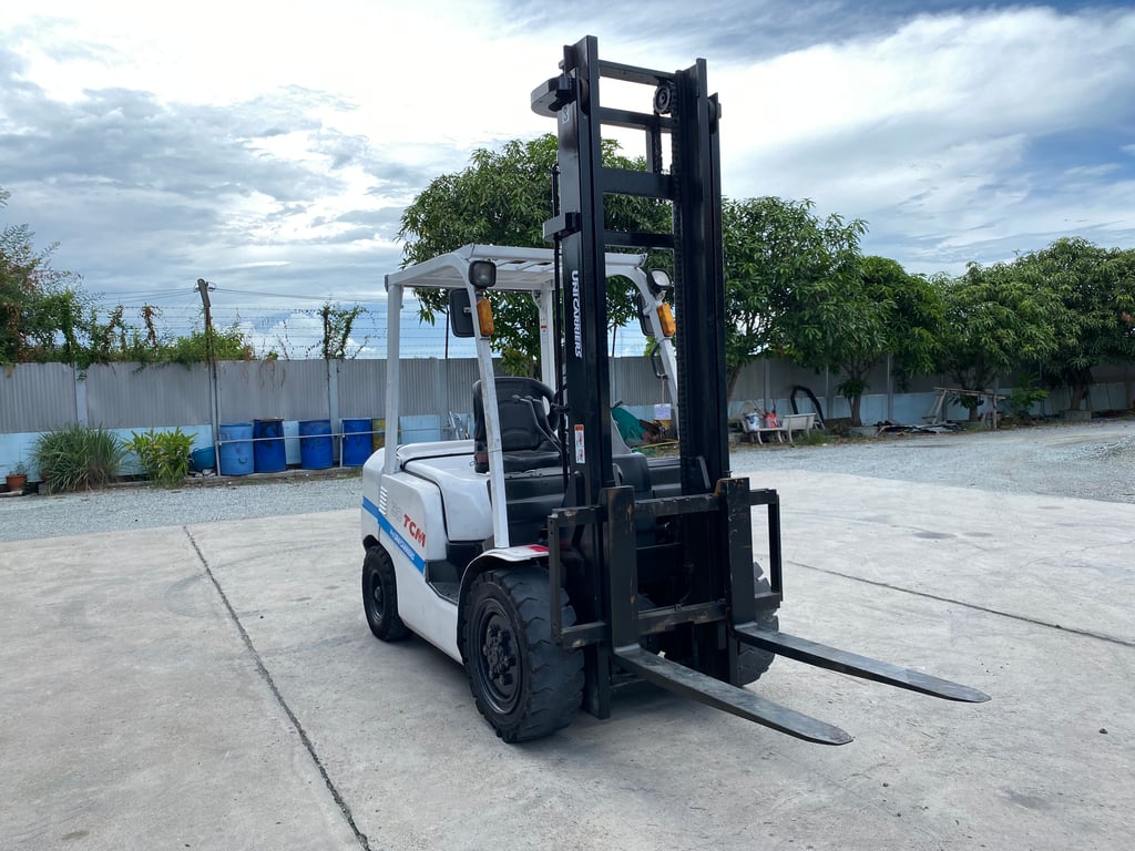 รถฟอร์คลิฟท์ TCM  FD30T3 ยก 3 ตัน ยกสูง 4 เมตร รถเก่านอกนำเข้า ติดต่อ Line jiraroj2909