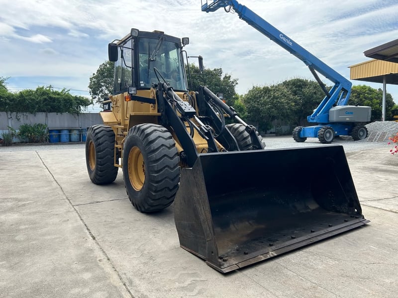 รถตักล้อยาง CAT IT14F บุ้งกี๋ 1.4 คิว ยกสูง 3.6 ม. คอนโทรลเดี่ยว รถเก่านอกนำเข้า ติดต่อ Line jiraroj2909