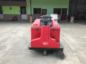 รถดูดฝุ่นแบบขับ RCM  ติดต่อ Line jiraroj2909