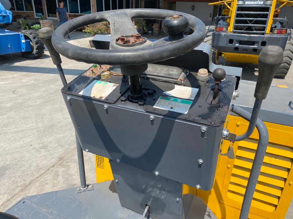 รถบดล้อหน้าเหล็กล้อหลังยาง SUMITOMO  HW41VW ขนาด 4ตัน รถเก่านอกนำเข้า   ติดต่อ Line  jiraroj2909