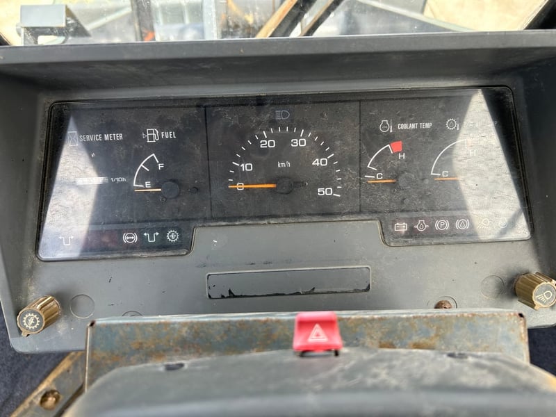 รถตักล้อยาง KOMATSU  WA380-3 บุ้งกี๋ 3 คิว ยกสูง 3.9 ม. รถเก่านอกนำเข้า ติดต่อ Line jiraroj2909