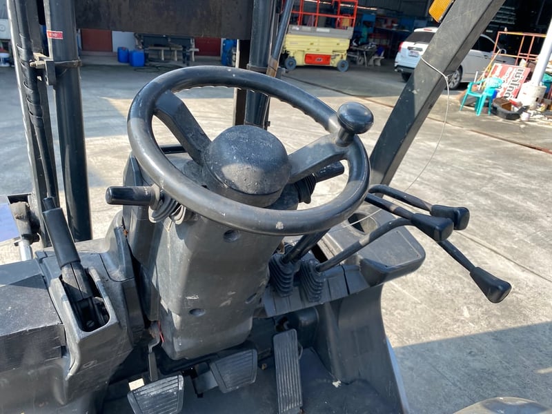 รถฟอร์คลิฟท์ NISSAN  YG1F2A250 ยก 2.5ตัน ยกสูง 4.3เมตร   ติดต่อ Line jiraroj2909