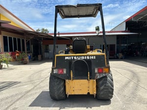 รถตักล้อยาง MITSUBISHI   WS300A บุ้งกี๋ 0.5 คิว ยกสูง 3 เมตร รถเก่านอกนำเข้า  ติดต่อ Line  jiraroj2909