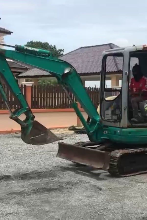 รถแบคโฮ  KOMATSU  PC30MR-1 ขนาด 3ตัน  รถเก่านอกนำเข้า   Line jiraroj2909