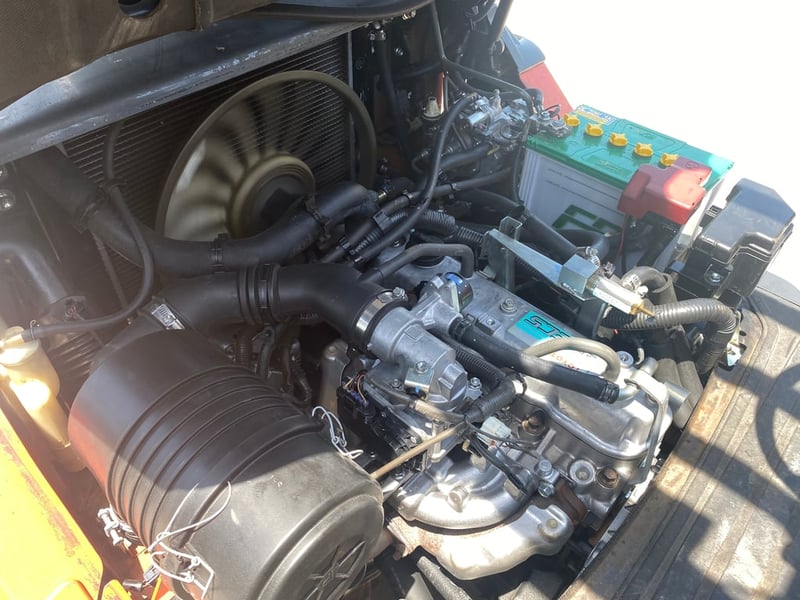 รถฟอร์คลิฟท์ TOYOTA 02-8FG20 ยก 2ตัน  ยกสูง 5.5เมตร ใช้แก๊ส LPG ติดต่อ   Line  jiraroj2909