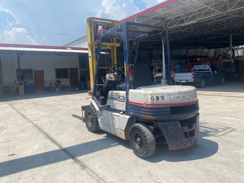 รถฟอร์คลิฟท์ KOMATSU FD25-11 ยก 2.5 ตัน ยกสูง 4 เมตร งาหมุน ติดต่อ Line jiraroj2909 รถฟอร์คลิฟท์ KOMATSU FD25-11 ยก 2.5 ตัน ยกสูง 4 เมตร งาหมุน ติดต่อ Line jiraroj2909