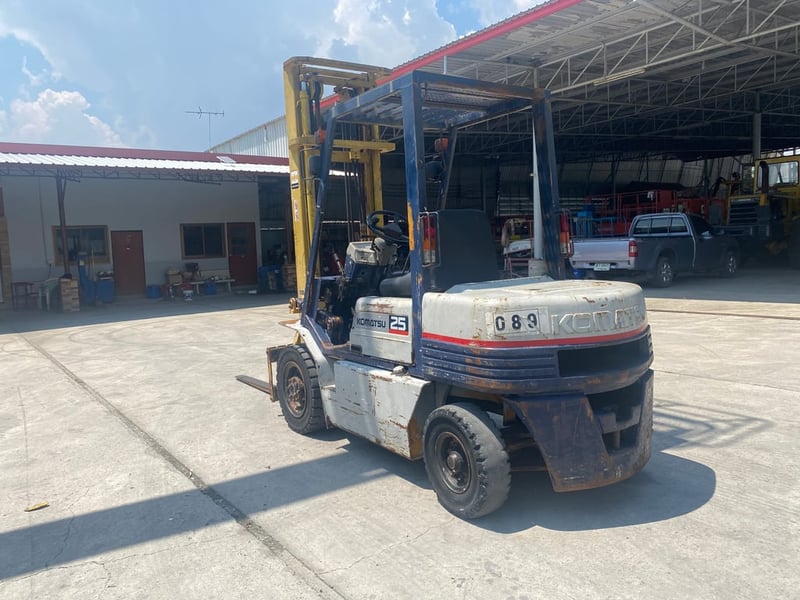 รถฟอร์คลิฟท์ KOMATSU  FD25-11 ยก 2.5 ตัน ยกสูง 4 เมตร งาหมุน    ติดต่อ Line jiraroj2909