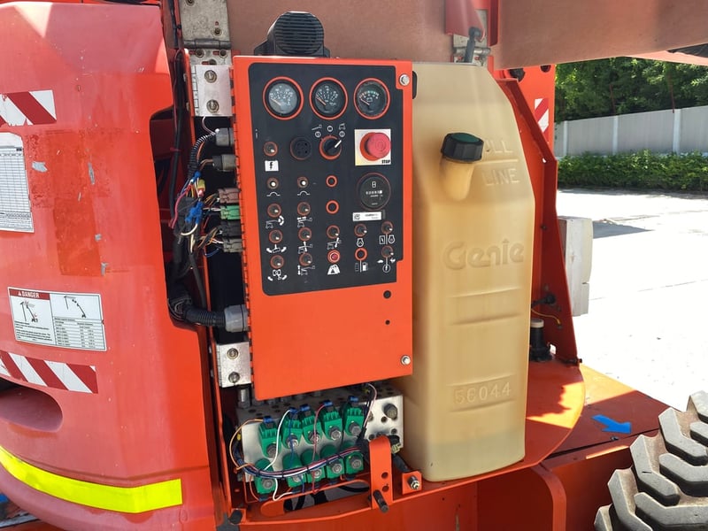 รถกระเช้า GENIE Z34 -22 ความสูง 10.40เมตร รถเก่านอกนำเข้า ติดต่อ Line jiraroj2909 รถกระเช้า GENIE Z34 -22 ความสูง 10.40เมตร รถเก่านอกนำเข้า ติดต่อ Line jiraroj2909