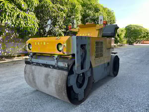 รถบดล้อหน้าเหลักล้อหลังยาง SAKAI  TG25 ขนาด 2.5 ตัน รถเก่านอกนำเข้า  ติดต่อ   Line  jiraroj2909