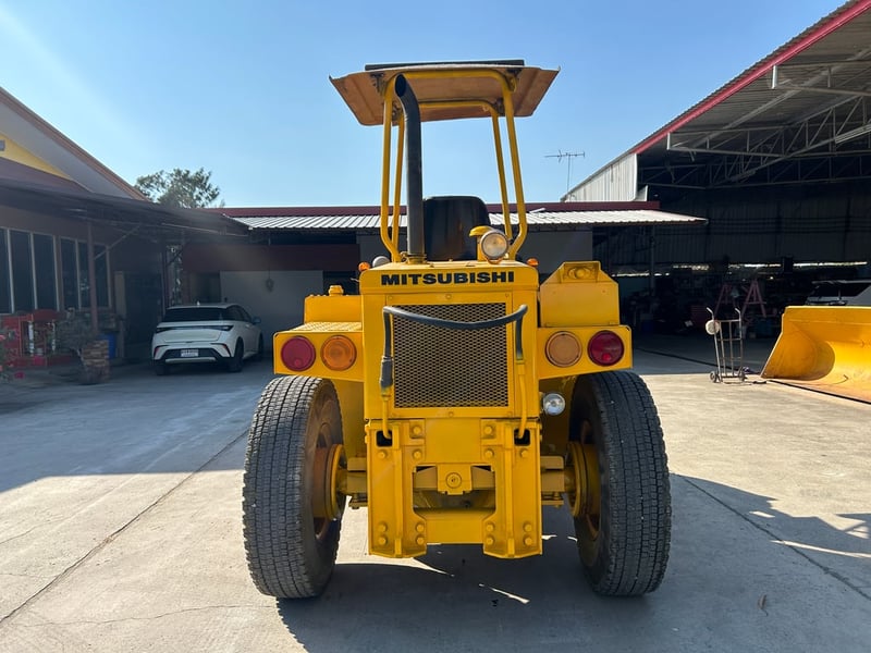 รถตักล้อยาง MITSUBISHI WS3 บุ้งกี๋ 0.5 คิว  รถเก่านอกนำเข้า ติดต่อ Line jiraroj2909